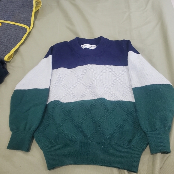 Stylish and Cozy 2T-3T Toddler Boys' Clothing Bundle Perfect for Fall and Winter - Picture 4 of 12